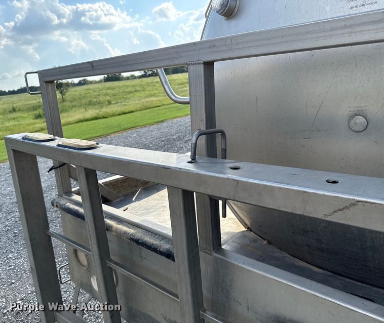 image for item EU2141 2015 Ford F550 Super Duty vacuum truck