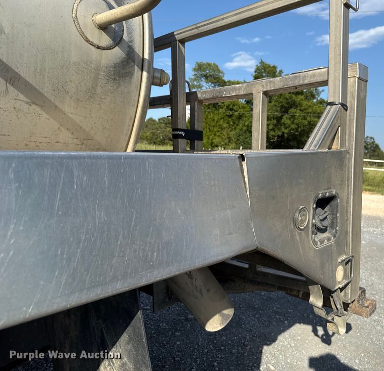 image for item EU2141 2015 Ford F550 Super Duty vacuum truck