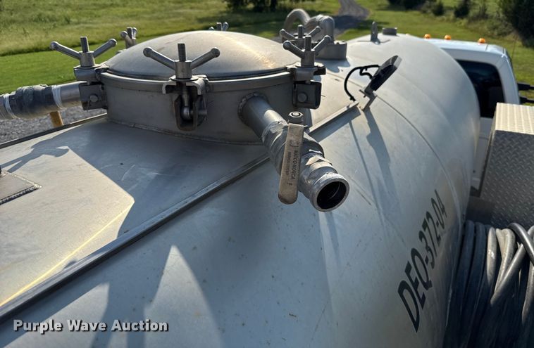 image for item EU2141 2015 Ford F550 Super Duty vacuum truck