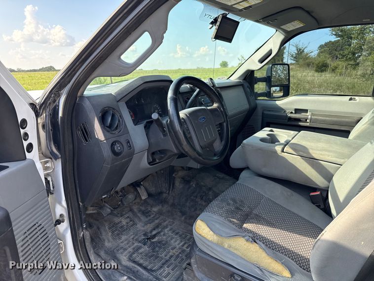 image for item EU2141 2015 Ford F550 Super Duty vacuum truck