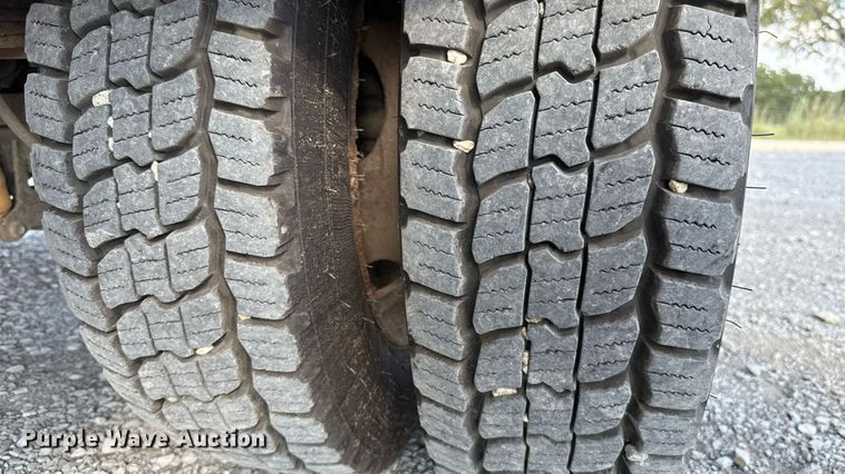 image for item EU2141 2015 Ford F550 Super Duty vacuum truck