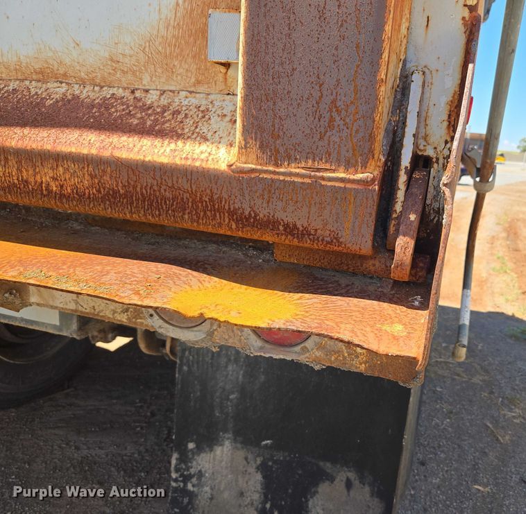 image for item EU3617 1994 Hilbilt 12-12 PUP CT end dump pup trailer