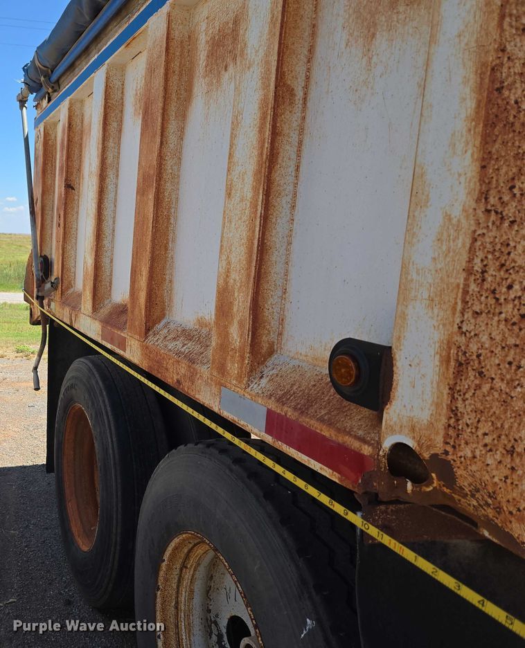 image for item EU3617 1994 Hilbilt 12-12 PUP CT end dump pup trailer