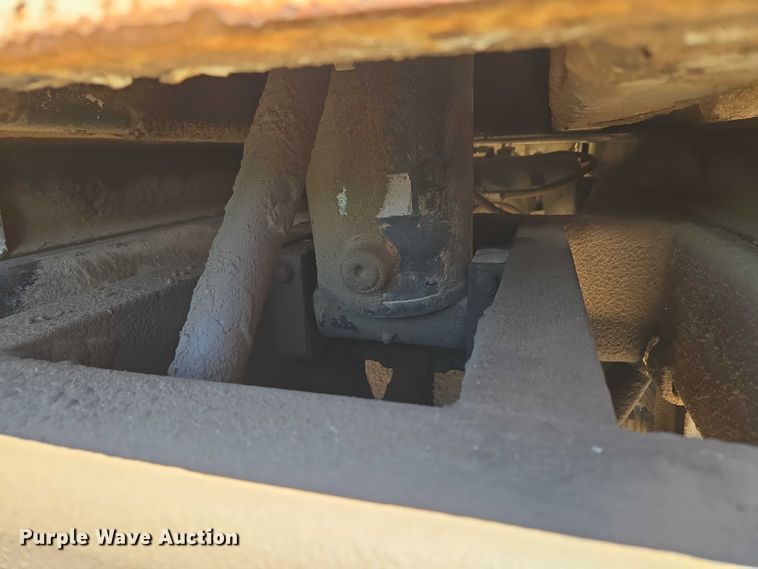 image for item EU3617 1994 Hilbilt 12-12 PUP CT end dump pup trailer