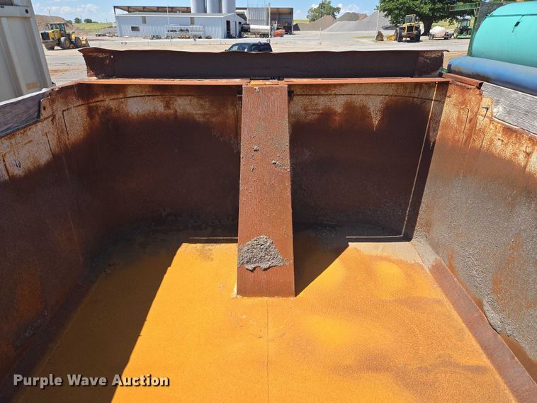 image for item EU3617 1994 Hilbilt 12-12 PUP CT end dump pup trailer