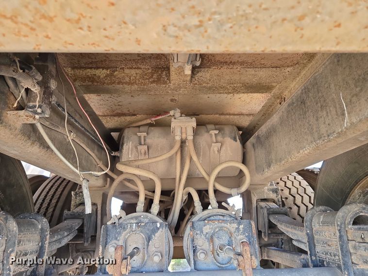 image for item EU3617 1994 Hilbilt 12-12 PUP CT end dump pup trailer