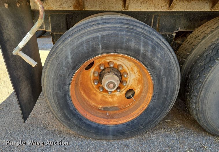 image for item EU3617 1994 Hilbilt 12-12 PUP CT end dump pup trailer