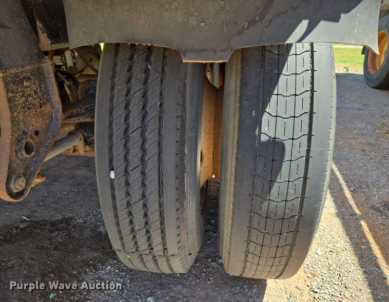 image for item EU3617 1994 Hilbilt 12-12 PUP CT end dump pup trailer