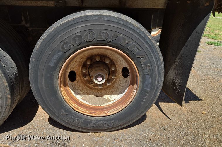 image for item EU3617 1994 Hilbilt 12-12 PUP CT end dump pup trailer