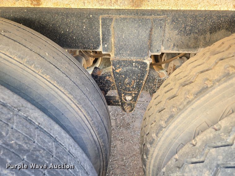 image for item EU3617 1994 Hilbilt 12-12 PUP CT end dump pup trailer