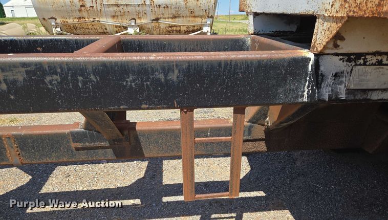 image for item EU3619 1994 Hilbilt 12-12 PUP CT end dump pup trailer