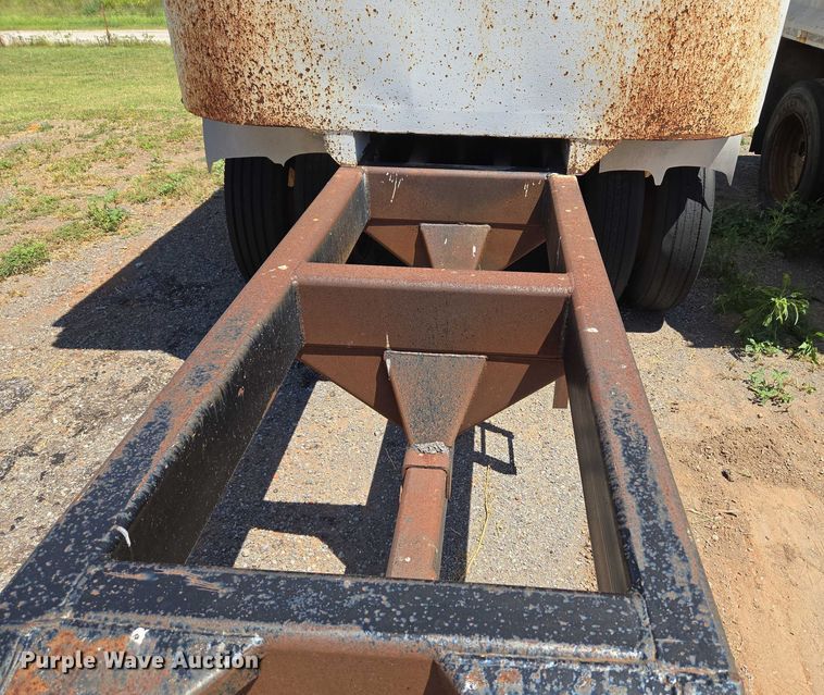 image for item EU3619 1994 Hilbilt 12-12 PUP CT end dump pup trailer