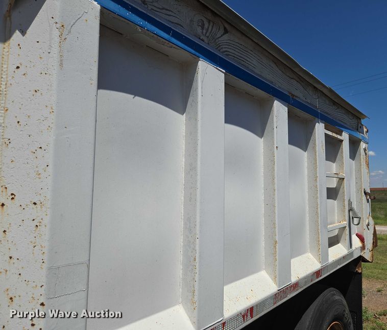 image for item EU3619 1994 Hilbilt 12-12 PUP CT end dump pup trailer