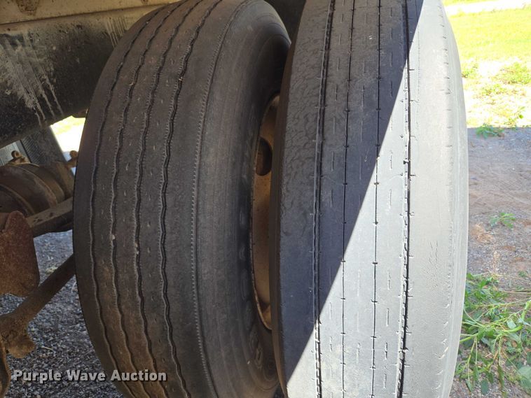 image for item EU3619 1994 Hilbilt 12-12 PUP CT end dump pup trailer