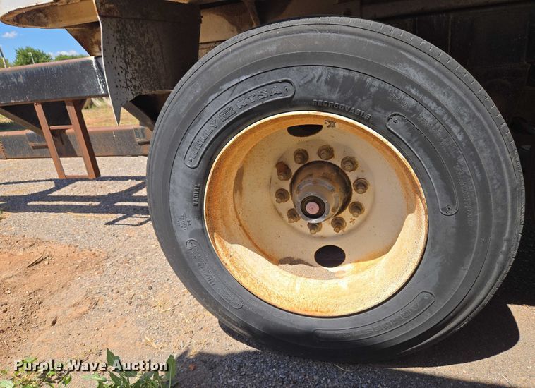 image for item EU3619 1994 Hilbilt 12-12 PUP CT end dump pup trailer