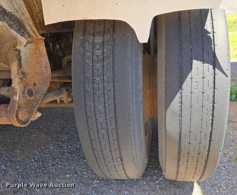 image for item EU3619 1994 Hilbilt 12-12 PUP CT end dump pup trailer