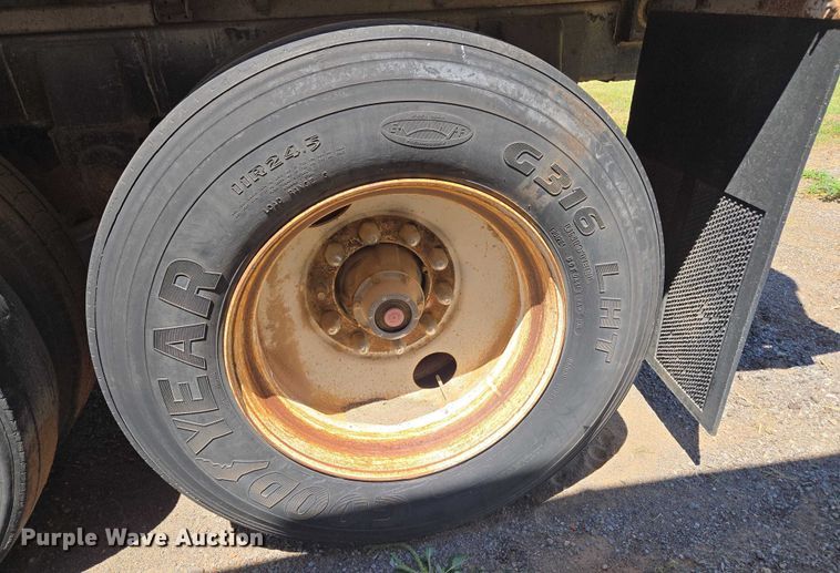 image for item EU3619 1994 Hilbilt 12-12 PUP CT end dump pup trailer