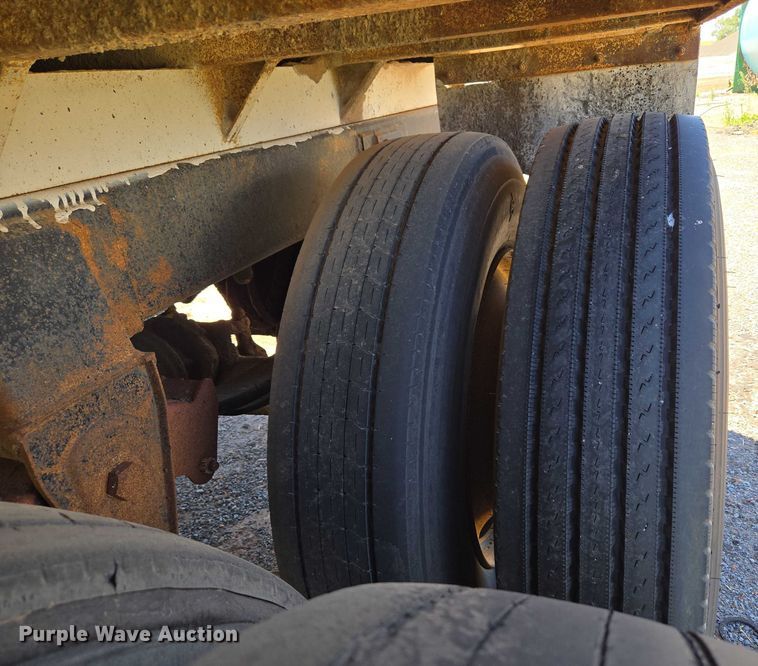 image for item EU3619 1994 Hilbilt 12-12 PUP CT end dump pup trailer