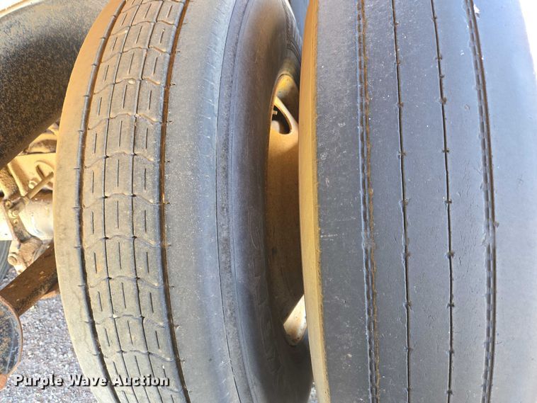 image for item EU3619 1994 Hilbilt 12-12 PUP CT end dump pup trailer