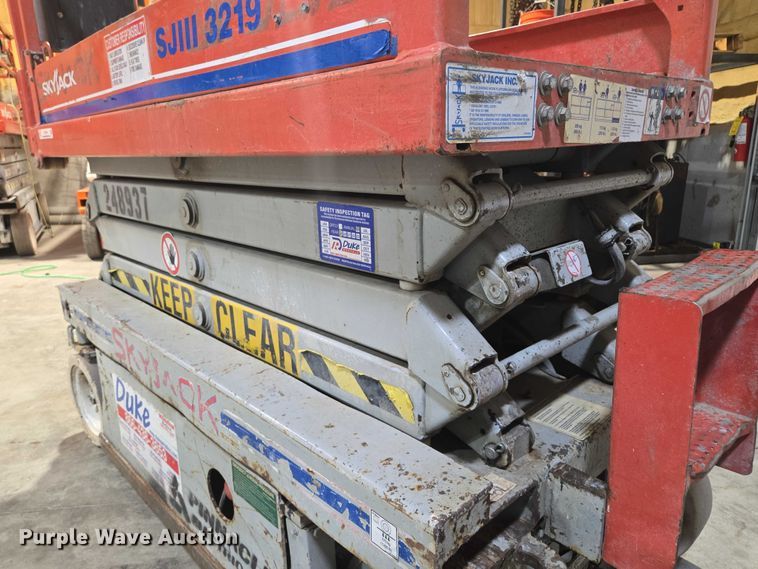 image for item EV1504 2005 SkyJack SJIII 3219 scissor lift