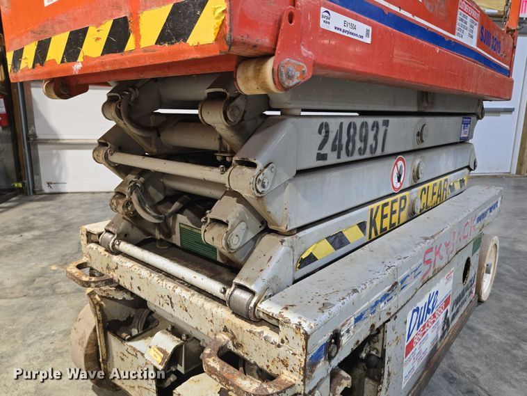 image for item EV1504 2005 SkyJack SJIII 3219 scissor lift