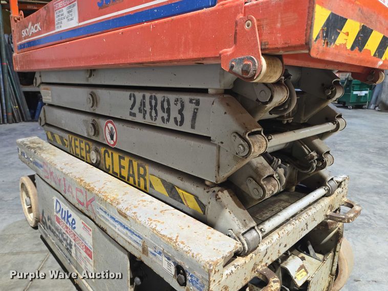 image for item EV1504 2005 SkyJack SJIII 3219 scissor lift