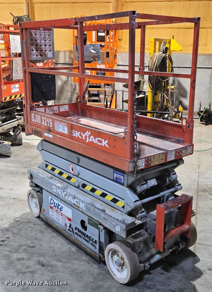 image for item EV1505 2005 SkyJack SJIII 3219 scissor lift
