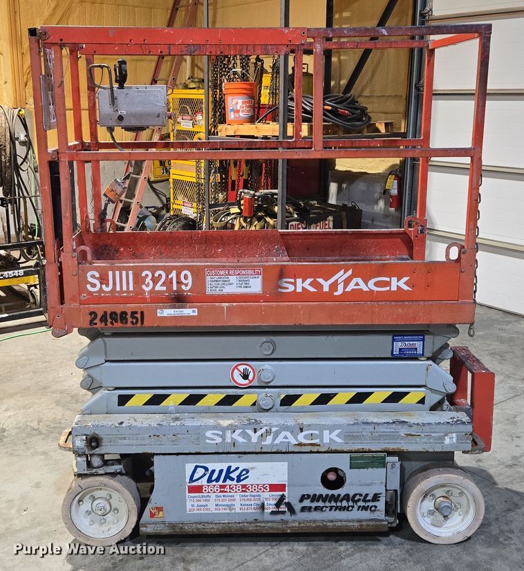 image for item EV1505 2005 SkyJack SJIII 3219 scissor lift