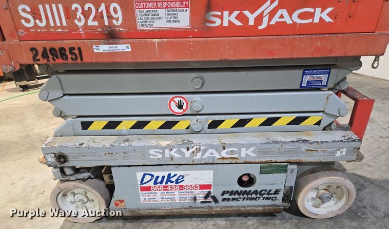 image for item EV1505 2005 SkyJack SJIII 3219 scissor lift