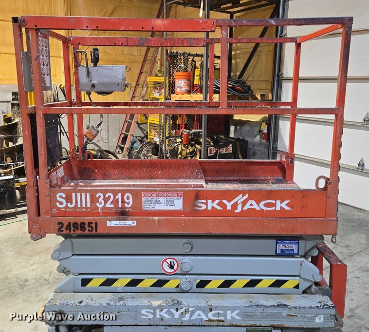 image for item EV1505 2005 SkyJack SJIII 3219 scissor lift