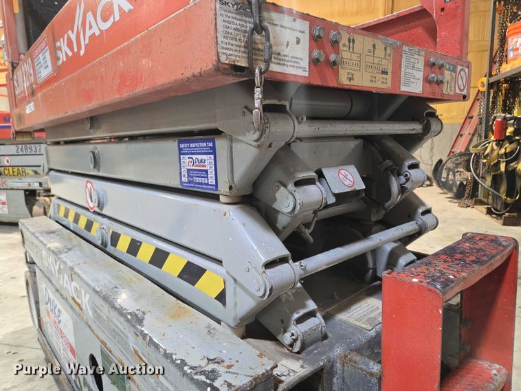 image for item EV1505 2005 SkyJack SJIII 3219 scissor lift