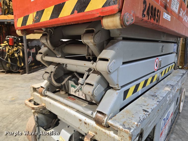 image for item EV1505 2005 SkyJack SJIII 3219 scissor lift