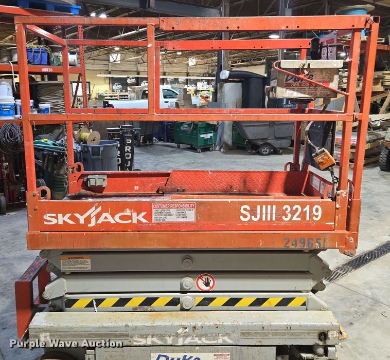 image for item EV1505 2005 SkyJack SJIII 3219 scissor lift