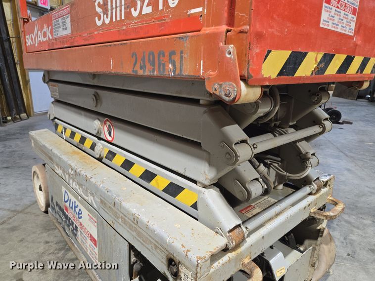 image for item EV1505 2005 SkyJack SJIII 3219 scissor lift