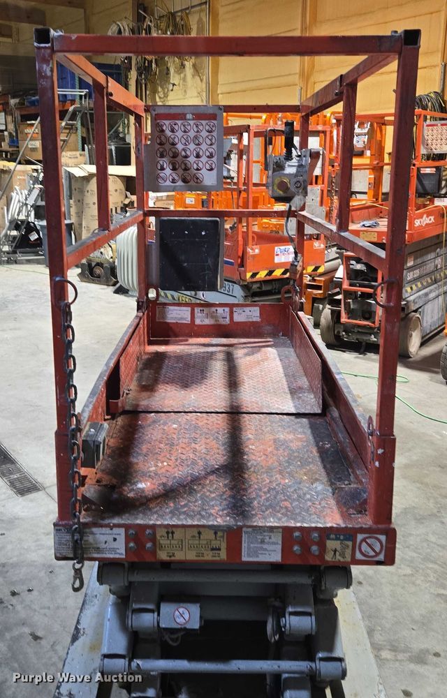 image for item EV1505 2005 SkyJack SJIII 3219 scissor lift