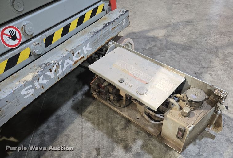 image for item EV1505 2005 SkyJack SJIII 3219 scissor lift
