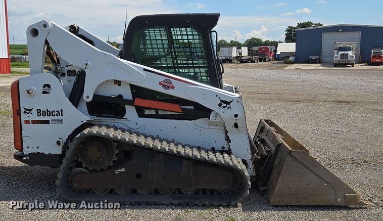 MINI CARGADOR SOBRE ORUGAS BOBCAT T770