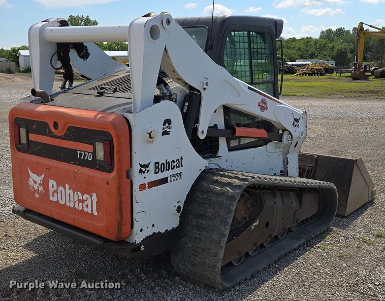 MINI CARGADOR SOBRE ORUGAS BOBCAT T770