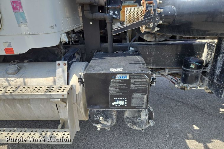 image for item EV1553 1996 Freightliner vacuum truck