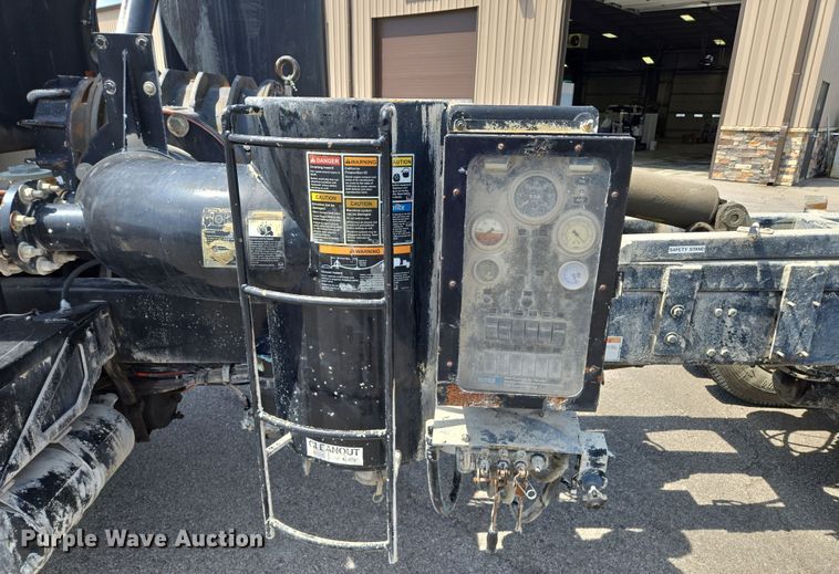 image for item EV1553 1996 Freightliner vacuum truck