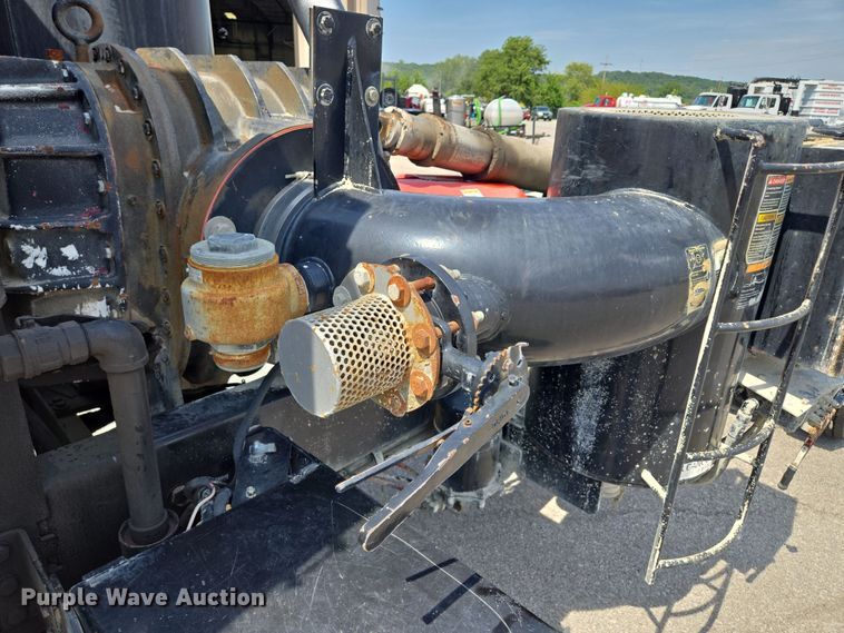 image for item EV1553 1996 Freightliner vacuum truck