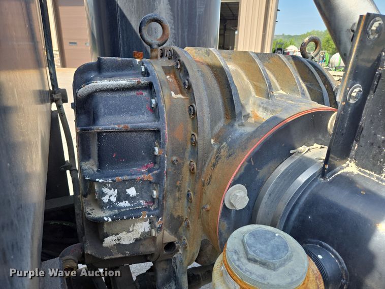 image for item EV1553 1996 Freightliner vacuum truck