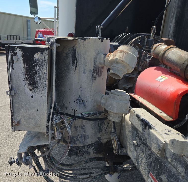 image for item EV1553 1996 Freightliner vacuum truck