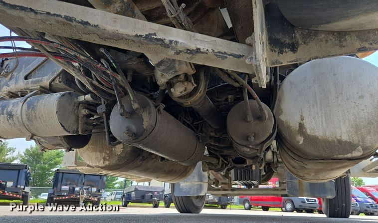 image for item EV1553 1996 Freightliner vacuum truck