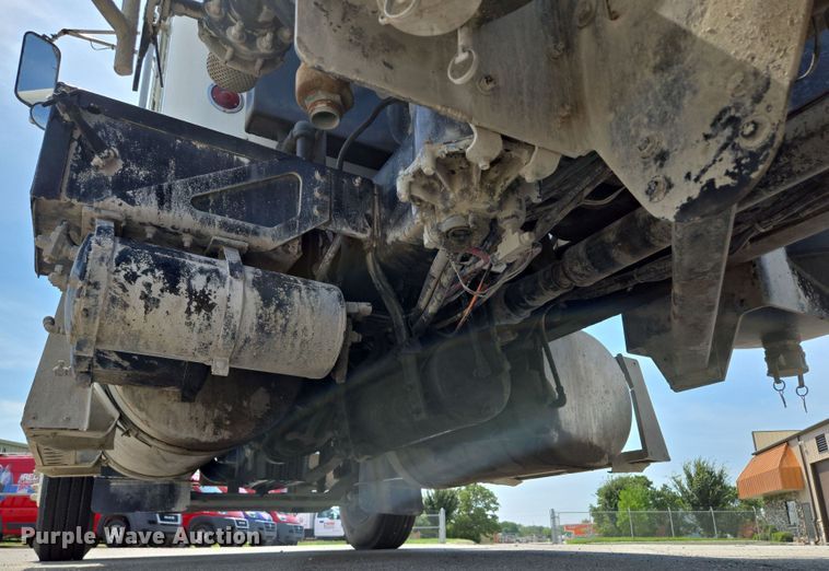 image for item EV1553 1996 Freightliner vacuum truck