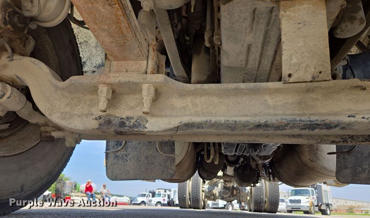 image for item EV1553 1996 Freightliner vacuum truck