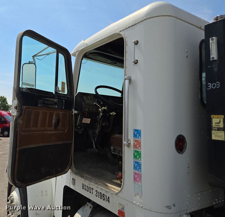 image for item EV1553 1996 Freightliner vacuum truck