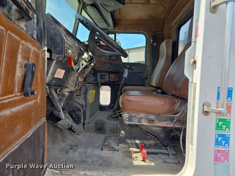 image for item EV1553 1996 Freightliner vacuum truck