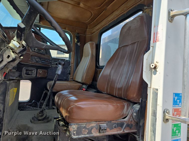 image for item EV1553 1996 Freightliner vacuum truck