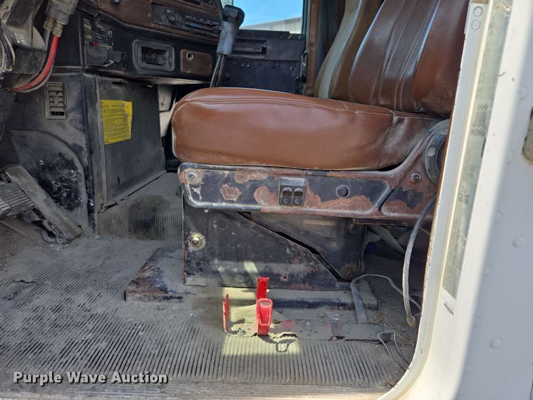 image for item EV1553 1996 Freightliner vacuum truck